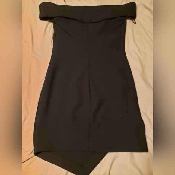 Elizabeth & James Martika off the sholder Little Black Dress Size: 10 - Picture 5 of 5
